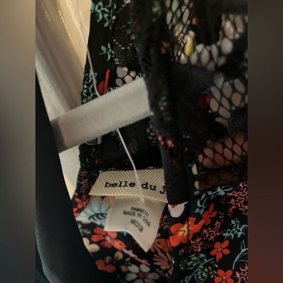 Belle Du Jour Floral Sleeveless Blouse Size Medium - Picture 4 of 5